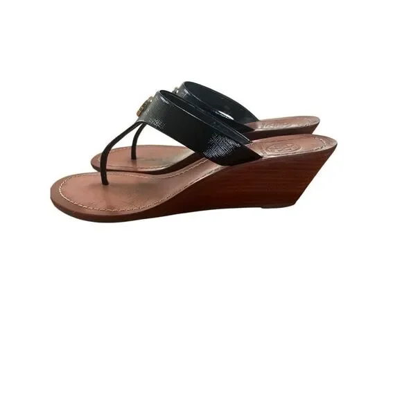 Tory Burch Cameron Sandal 7M Wedge Thong Black Patent Leather Gold Logo - Picture 4 of 9